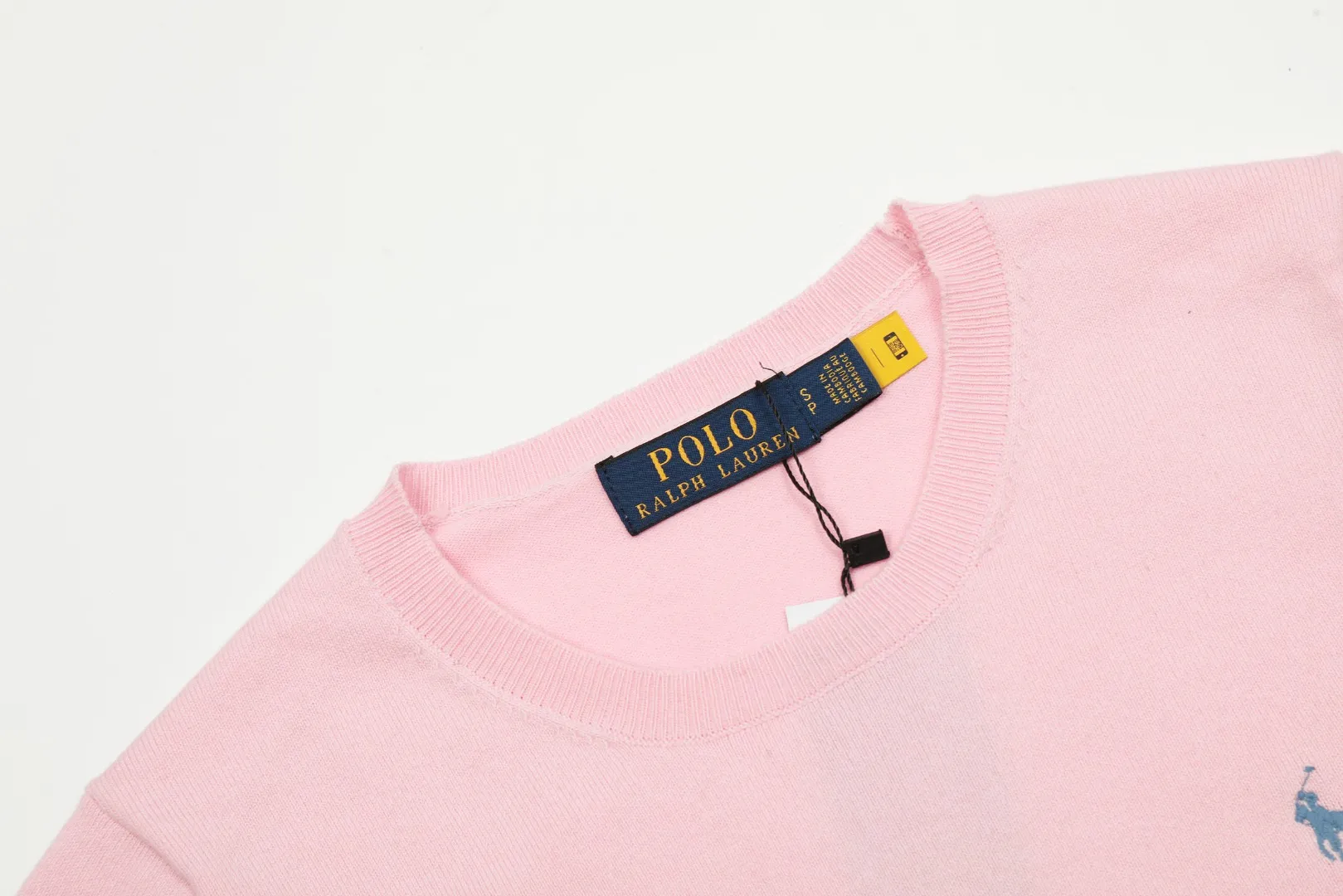 🅿️156 "Top quality" Style number: DS008# (not off the shelves all year round) [Ralph Lauren round neck solid color pony embroidered logo knitted short sleeves] ✅Ralph Lauren classic basic versatile knitted short sleeves for all seasons ✅Main supplier platform live broadcast Wholesale entity Replenish if out of stock Not off the shelf ✅ZP quality 1:1 version Scan the code to enter the GF website Counter quality ✅Detailed quality is the only one in Guangzhou Imported quality cotton yarn, focusing on high-end, cost-effective, good quality needless to say ✅The version is restored to the original version, loose, comfortable and stress-free, simple is high-end, classic is timeless ✅The upper body is simple and easy to match, a must-have for goddess ootd. Good-looking clothes are never picky. A must-have in the goddess' wardrobe. Size: S-XL Color: Army green, off-white, black, light pink, khaki, navy, light blue, mint green